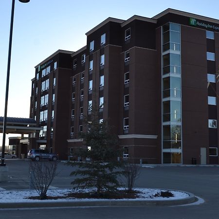 Holiday Inn Express & Suites Cold Lake By Ihg Eksteriør billede