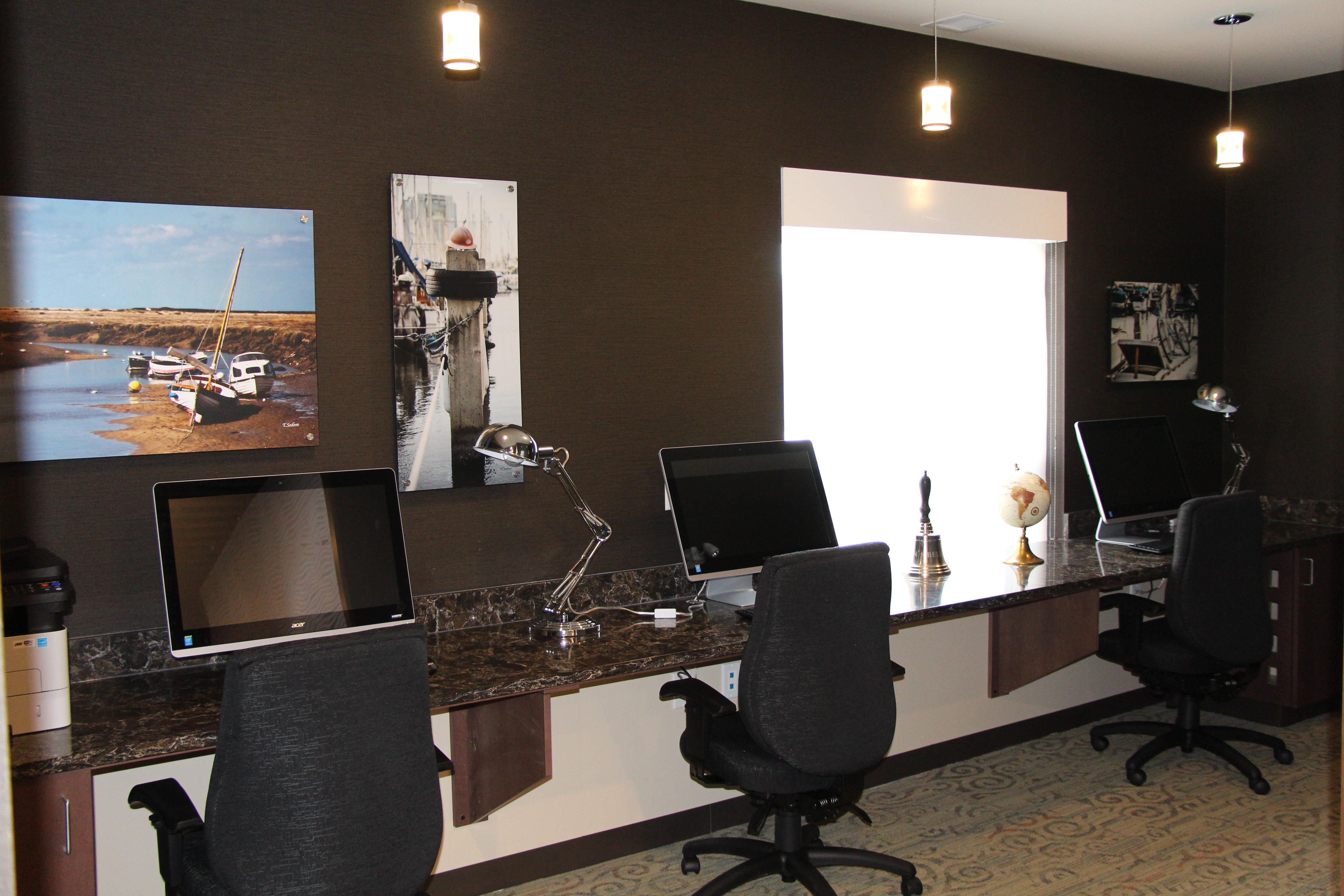 Holiday Inn Express & Suites Cold Lake By Ihg Eksteriør billede