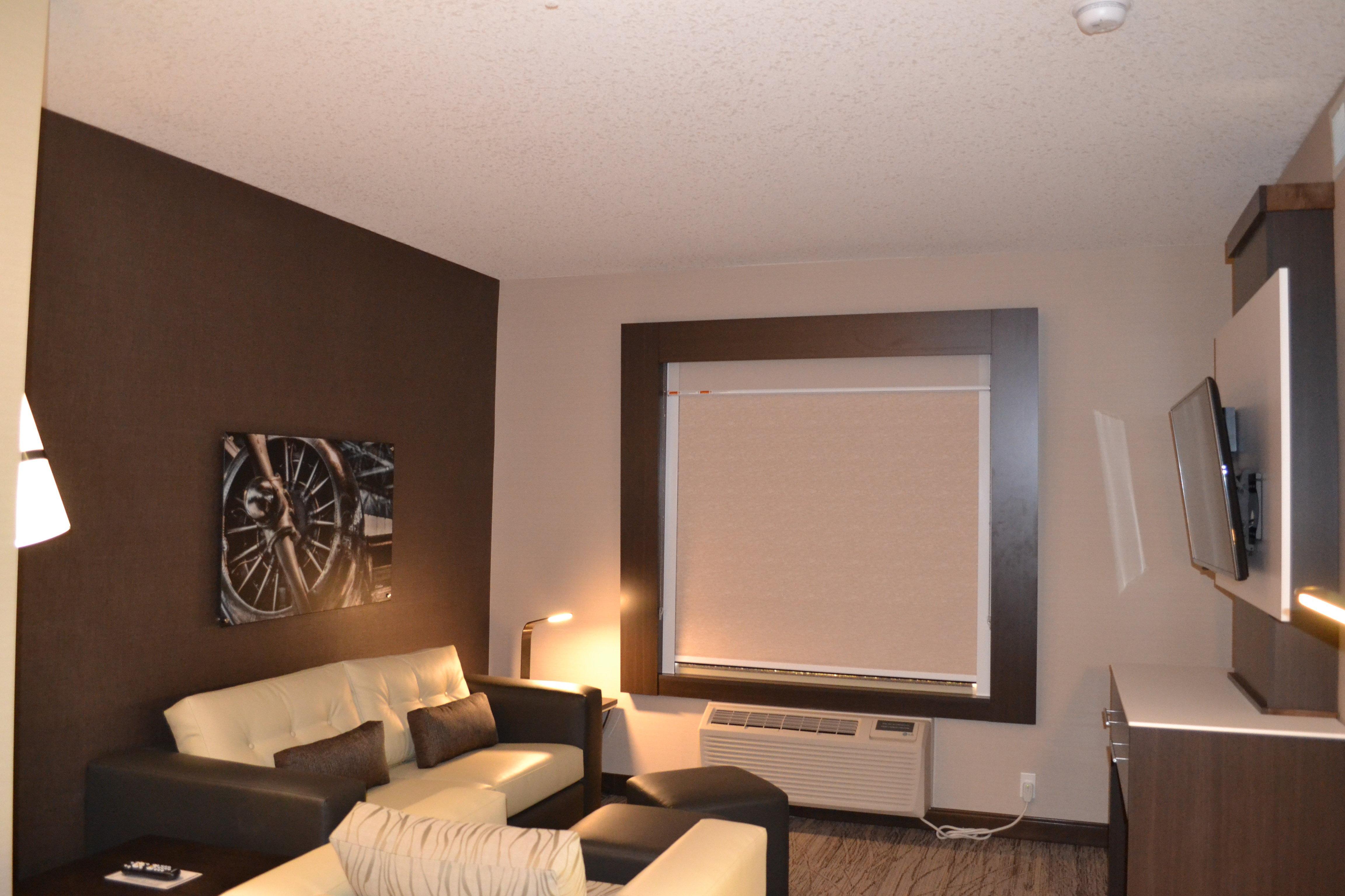Holiday Inn Express & Suites Cold Lake By Ihg Eksteriør billede