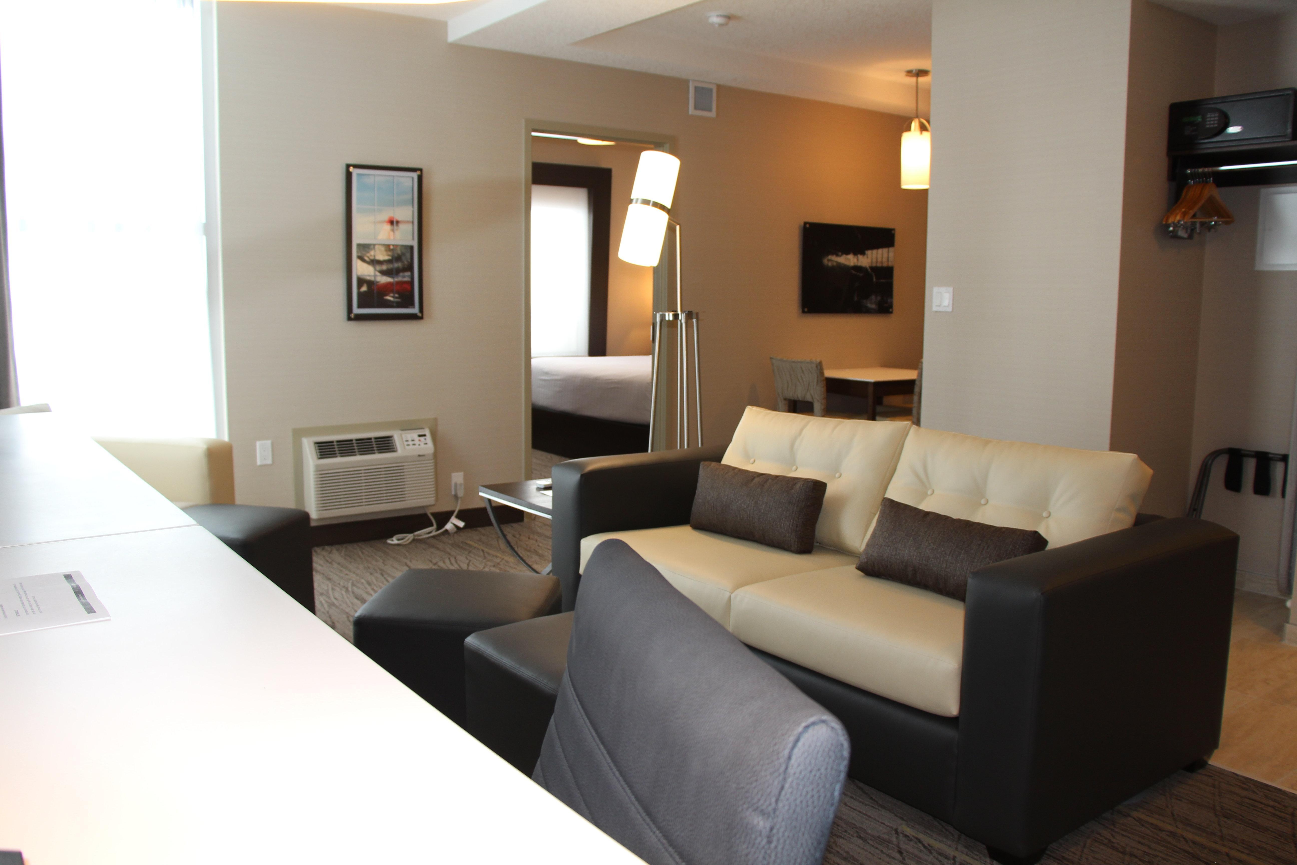 Holiday Inn Express & Suites Cold Lake By Ihg Eksteriør billede