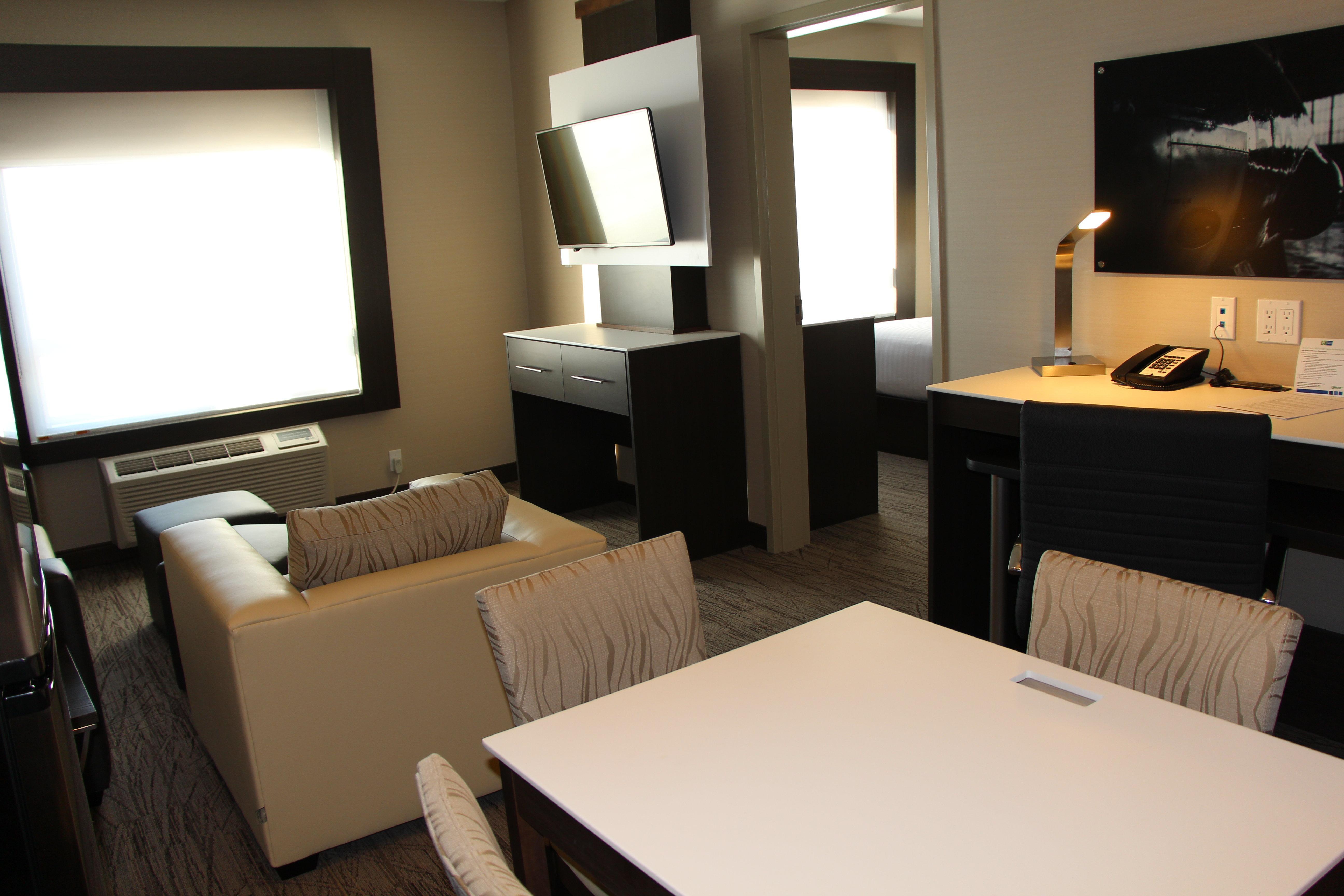 Holiday Inn Express & Suites Cold Lake By Ihg Eksteriør billede