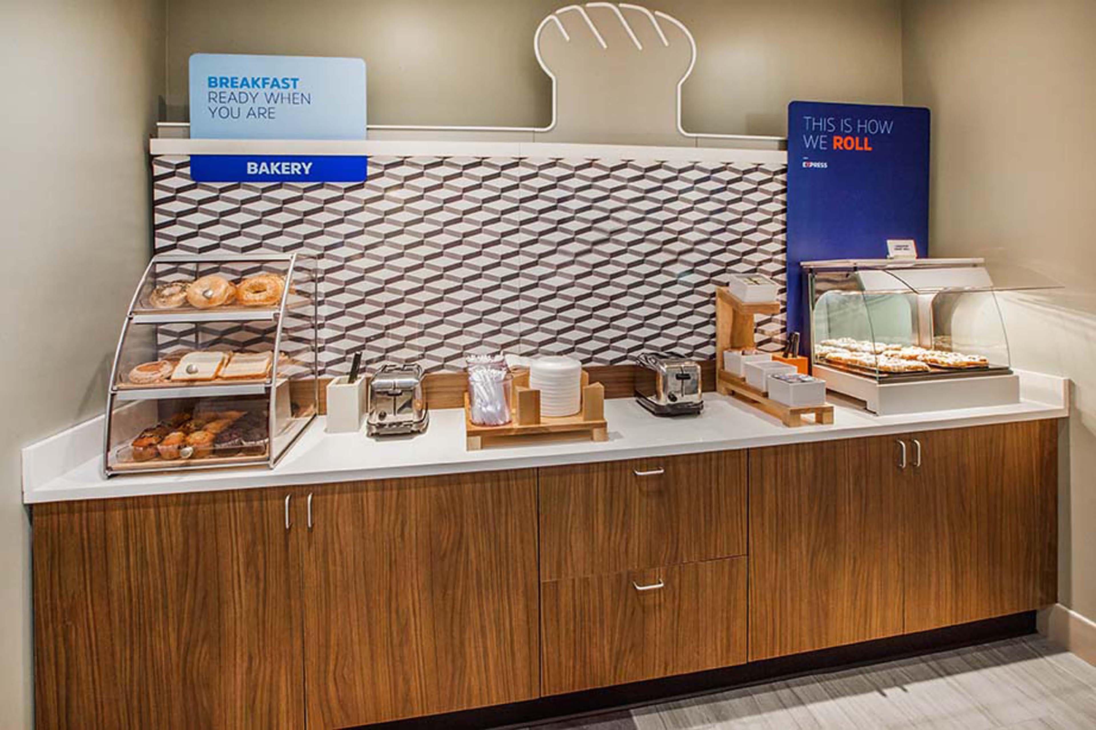 Holiday Inn Express & Suites Cold Lake By Ihg Eksteriør billede