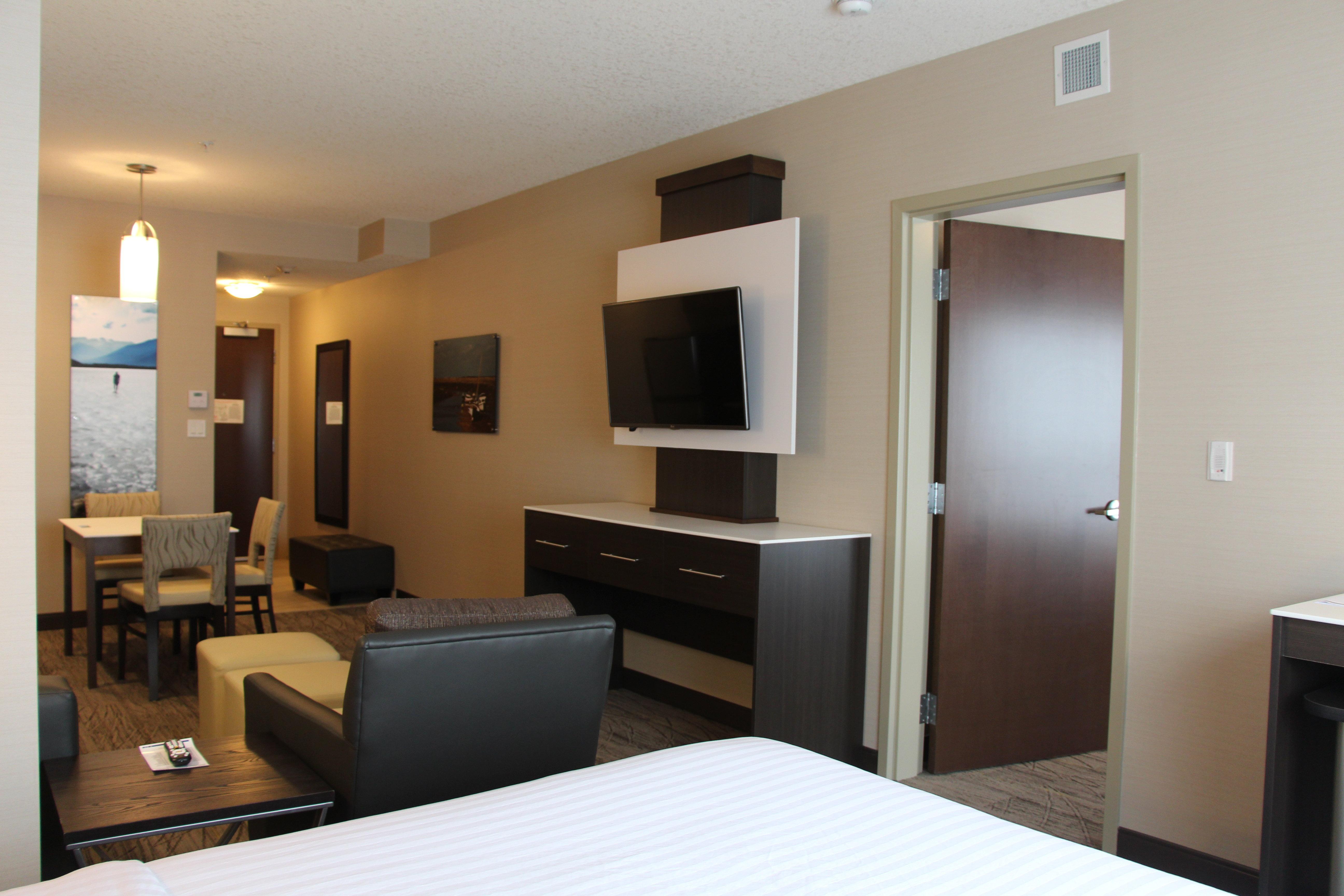 Holiday Inn Express & Suites Cold Lake By Ihg Eksteriør billede