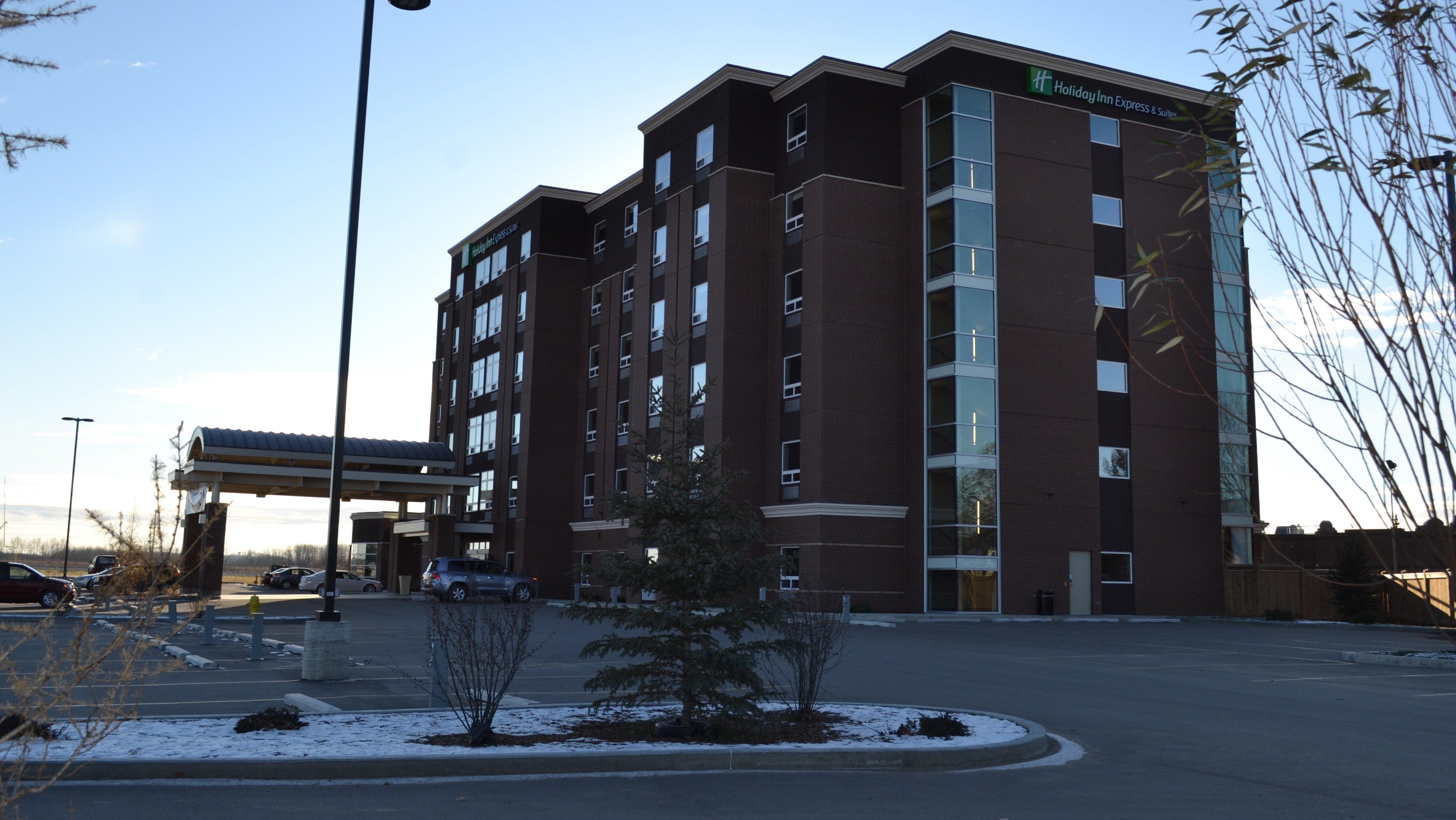 Holiday Inn Express & Suites Cold Lake By Ihg Eksteriør billede