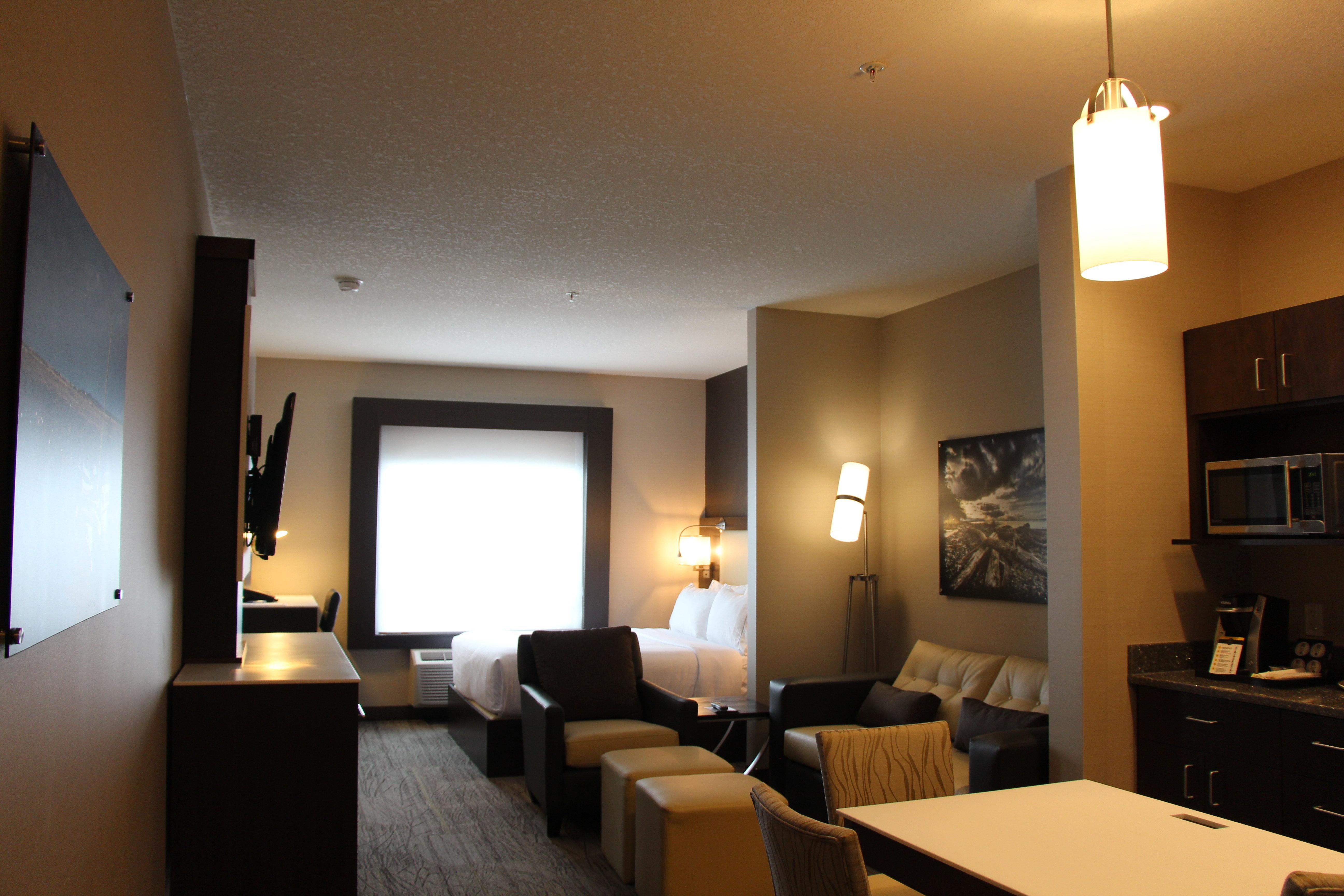 Holiday Inn Express & Suites Cold Lake By Ihg Eksteriør billede