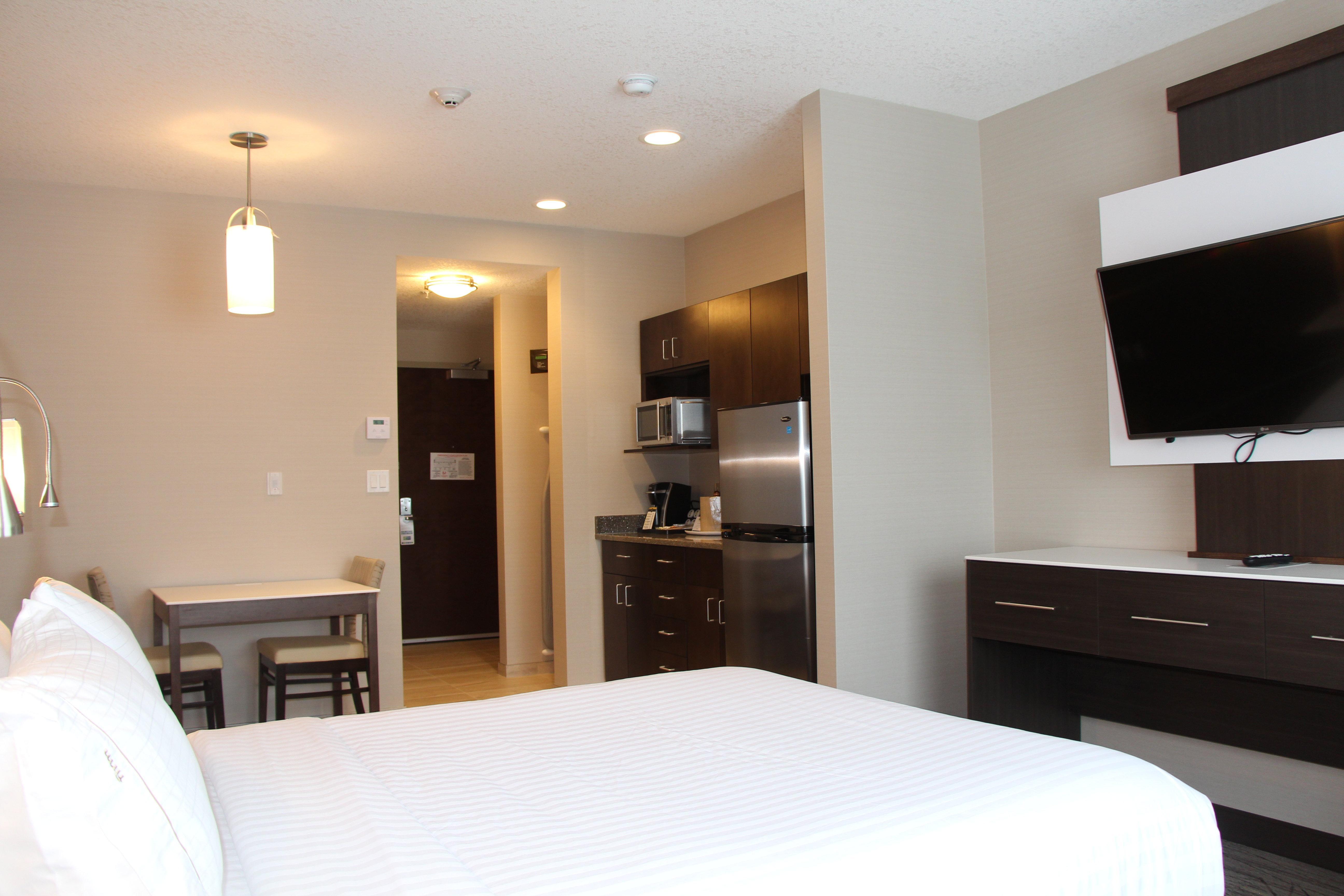 Holiday Inn Express & Suites Cold Lake By Ihg Eksteriør billede