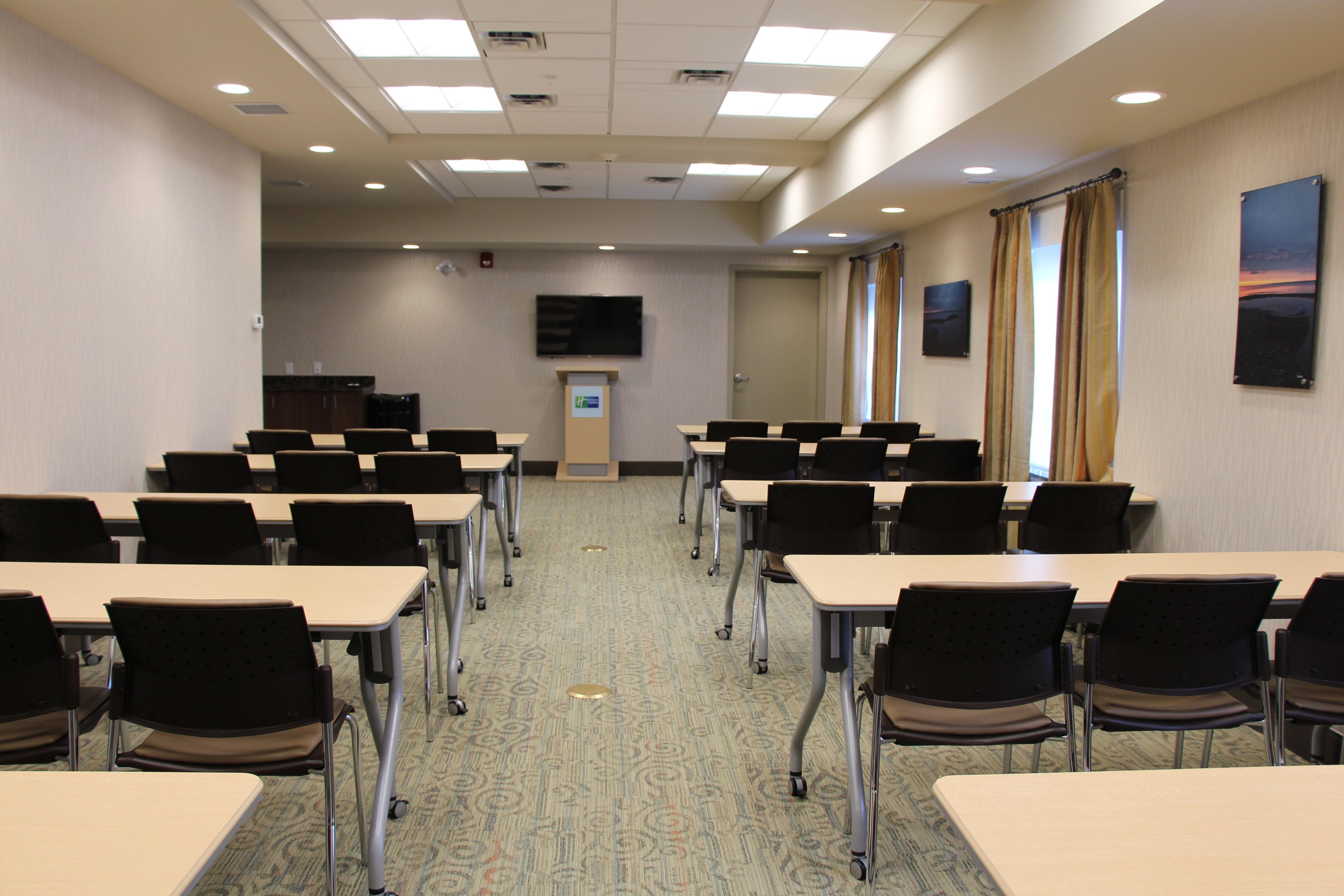 Holiday Inn Express & Suites Cold Lake By Ihg Eksteriør billede
