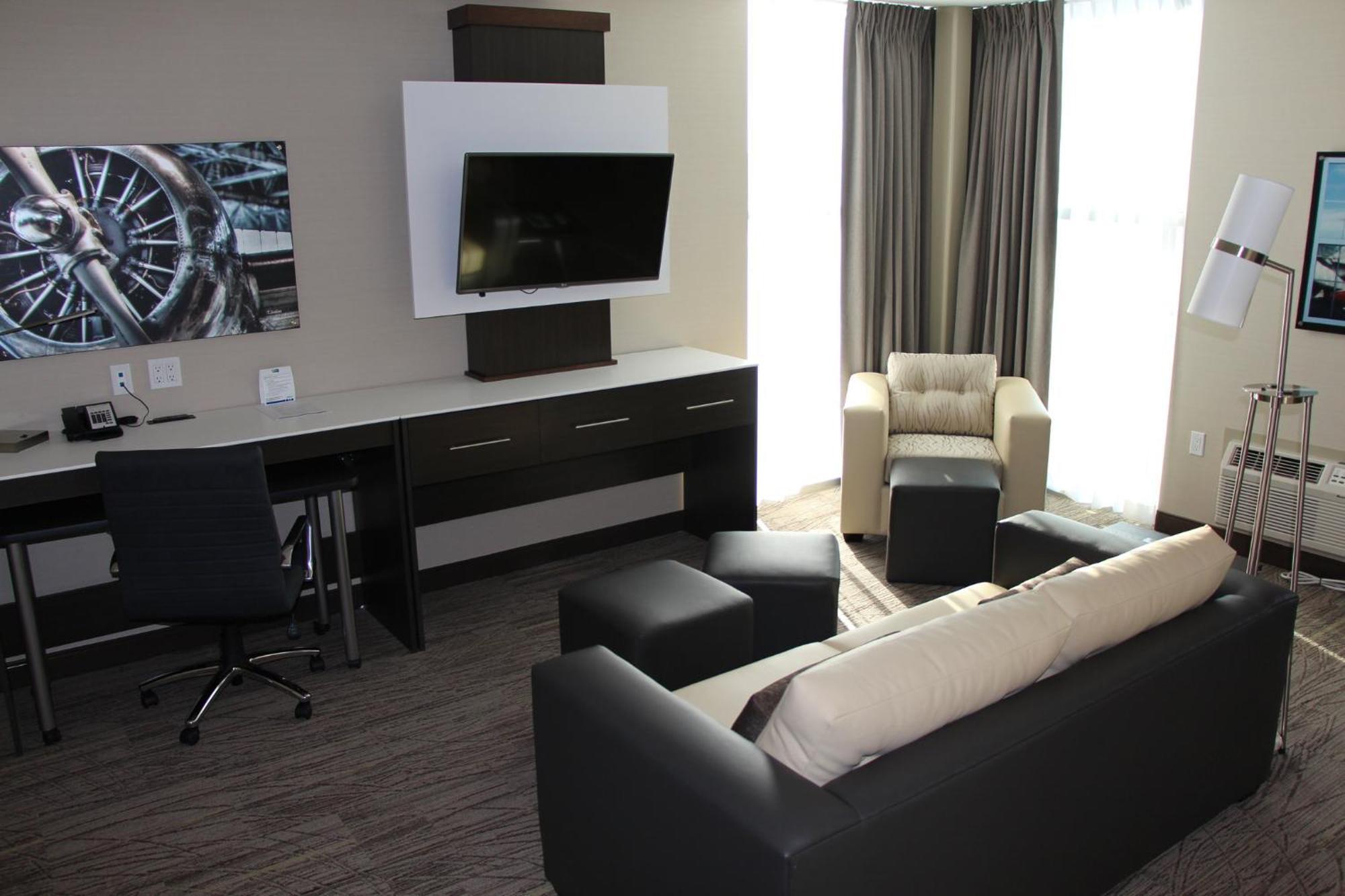 Holiday Inn Express & Suites Cold Lake By Ihg Eksteriør billede