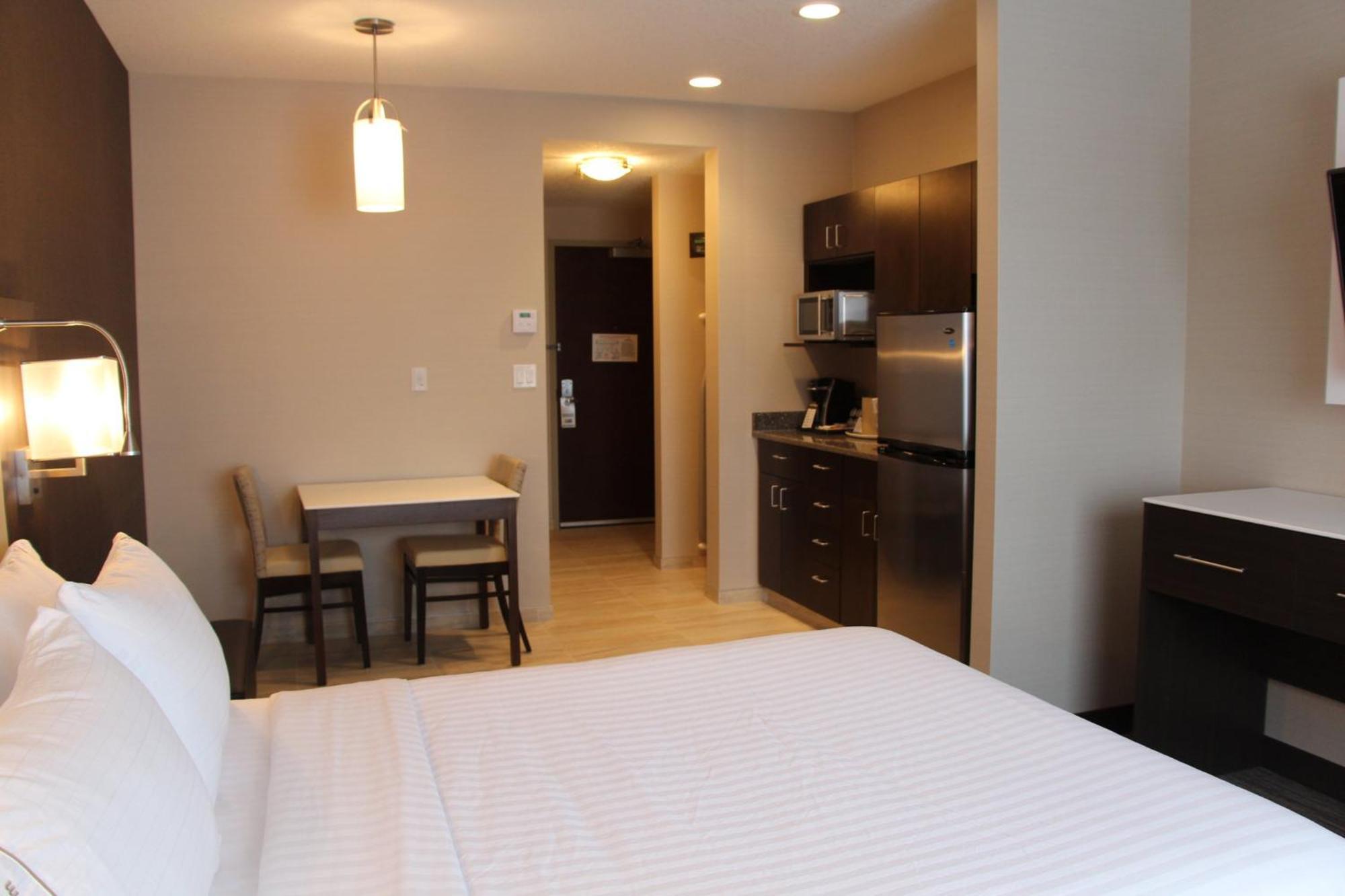 Holiday Inn Express & Suites Cold Lake By Ihg Eksteriør billede