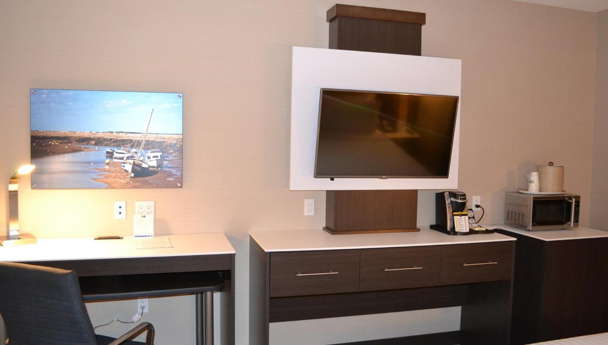 Holiday Inn Express & Suites Cold Lake By Ihg Eksteriør billede