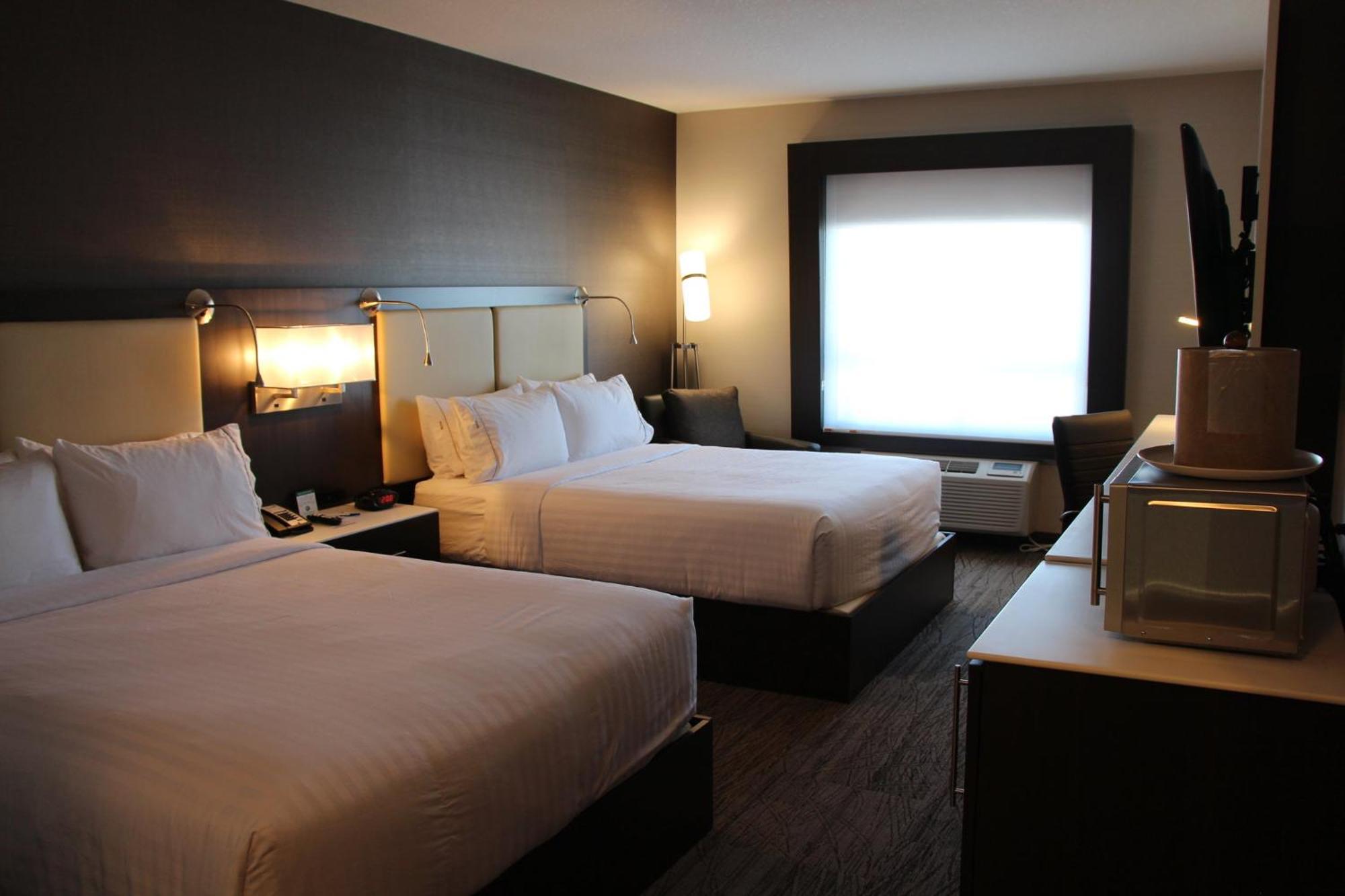 Holiday Inn Express & Suites Cold Lake By Ihg Eksteriør billede