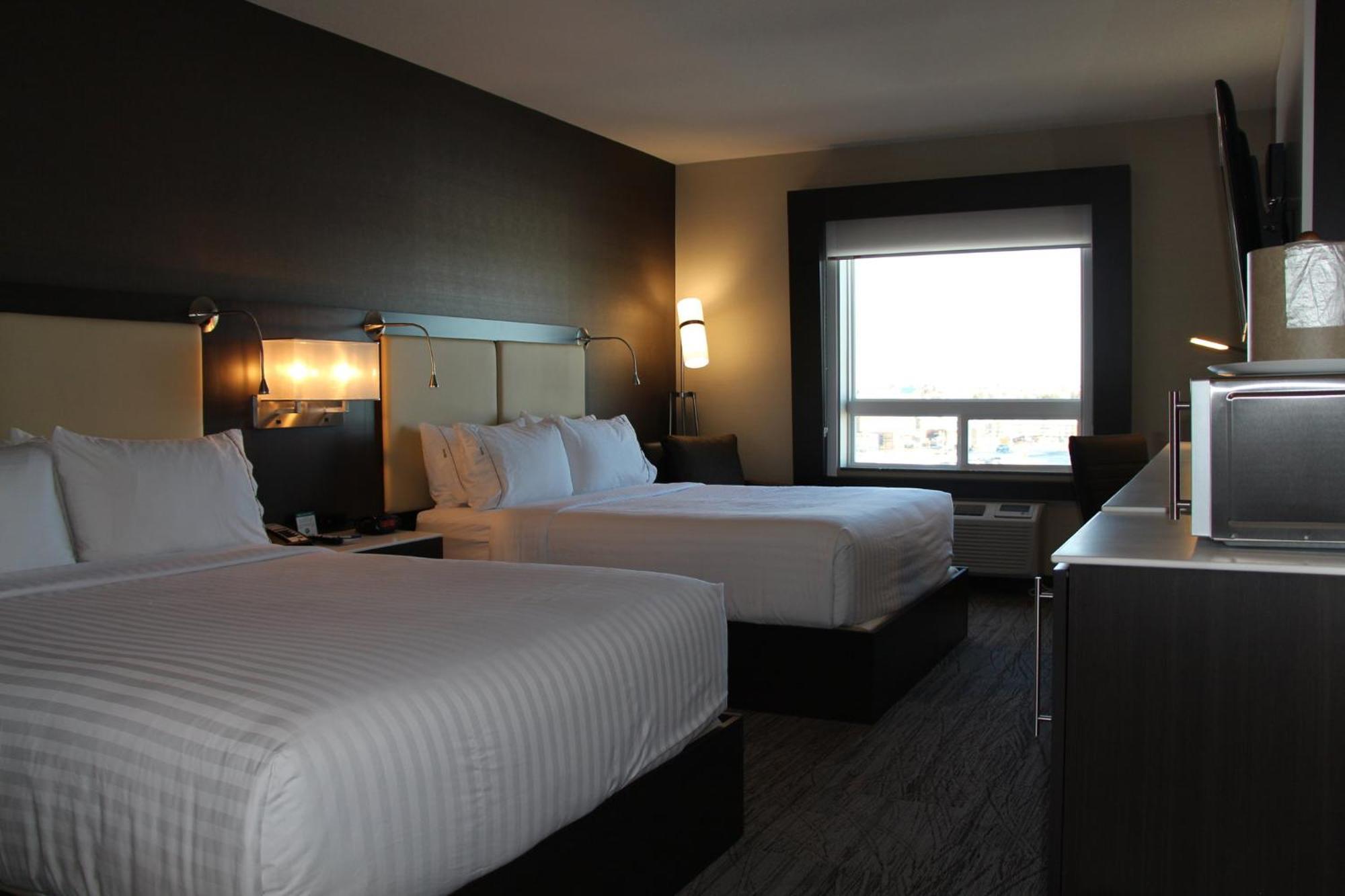 Holiday Inn Express & Suites Cold Lake By Ihg Eksteriør billede