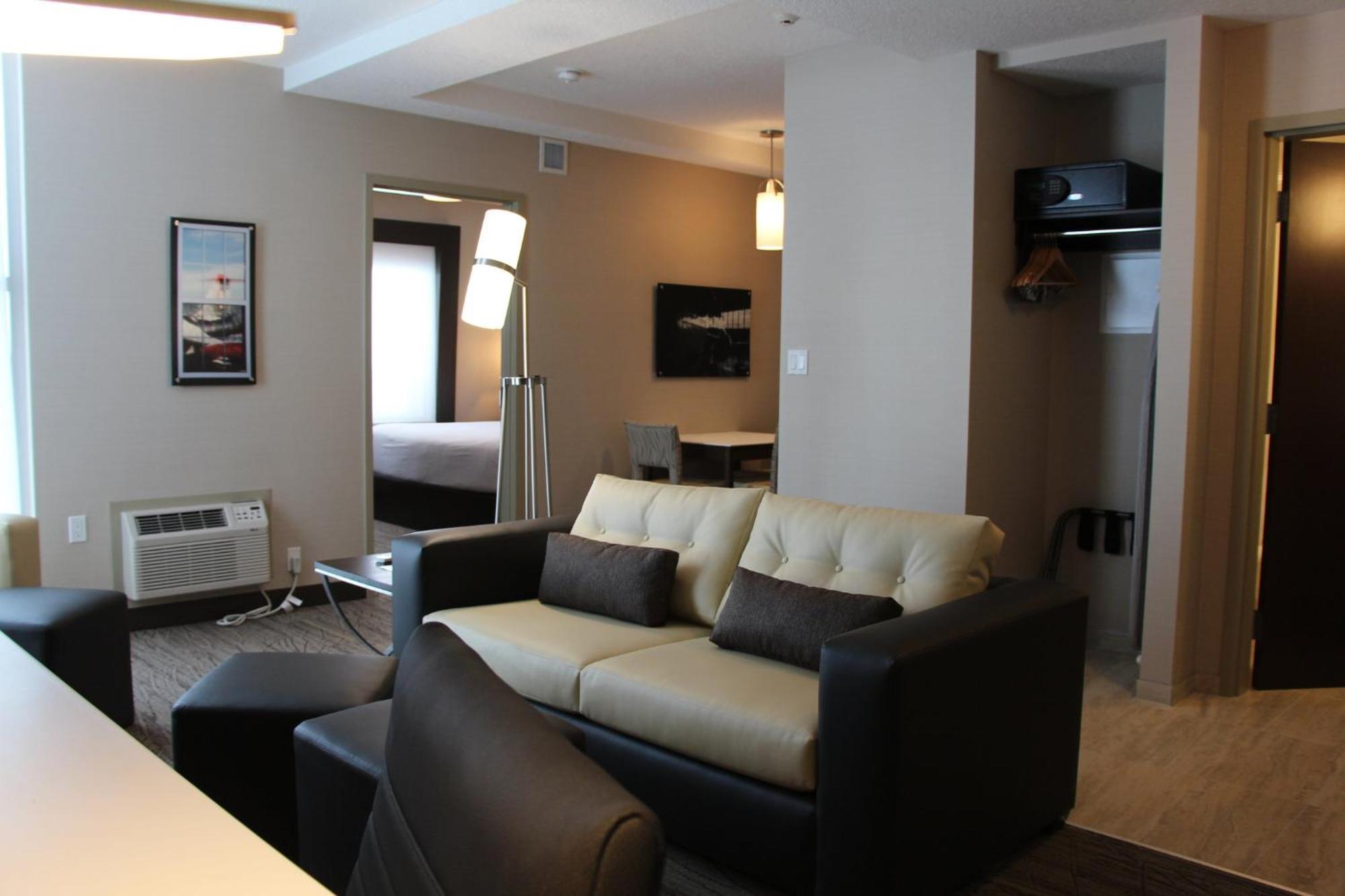 Holiday Inn Express & Suites Cold Lake By Ihg Eksteriør billede