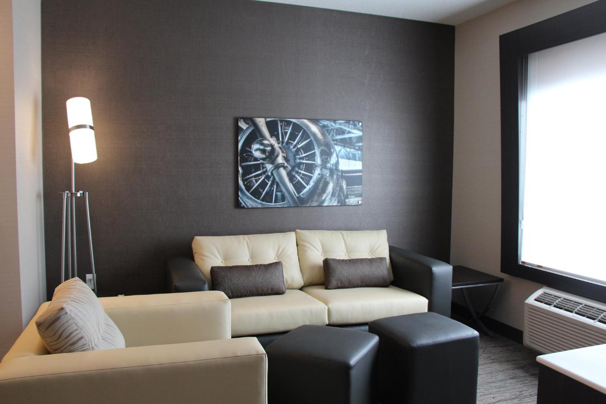 Holiday Inn Express & Suites Cold Lake By Ihg Eksteriør billede