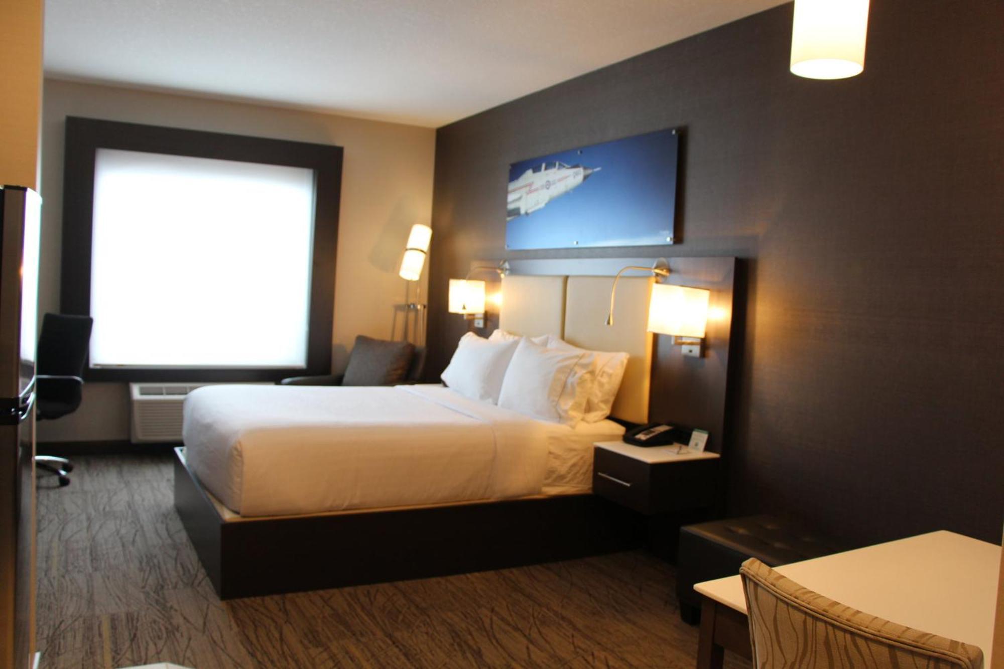 Holiday Inn Express & Suites Cold Lake By Ihg Eksteriør billede